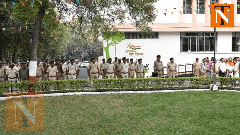 Maharashtra Principal Secretary Meets Forest Guards, Promises Solution